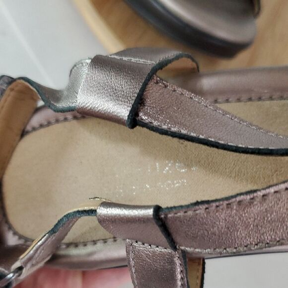 Naturalizer Villette Metallic Leather Bronze Wedge Heel Sandals Size 10W - Picture 8 of 11